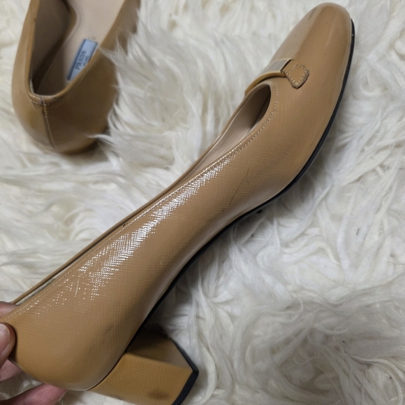 Prada Women's Tan Leather Flats - Picture 4 of 6